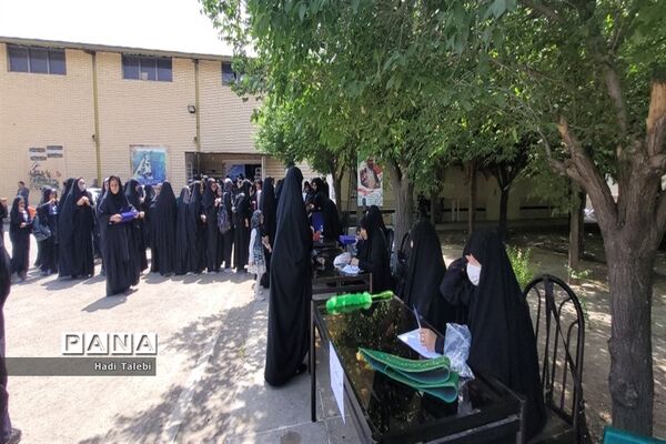 همایش حجاب و عفاف حافظان نوردر آموزش و پرورش ناحیه 3 قم