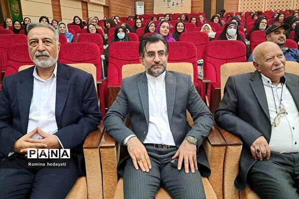 همایش تجلیل از فرهنگیان منتخب در آموزش و پرورش رودهن