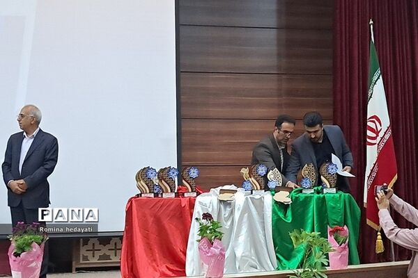 همایش تجلیل از فرهنگیان منتخب در آموزش و پرورش رودهن