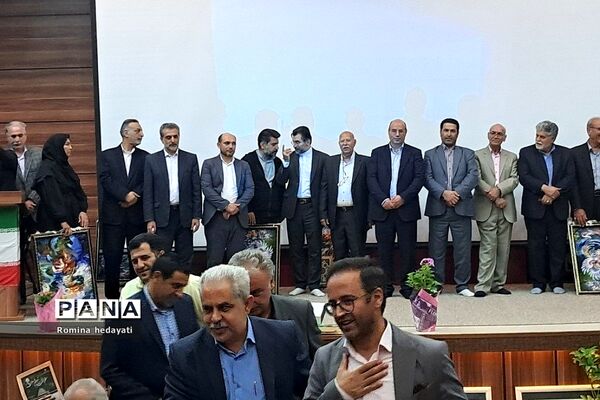 همایش تجلیل از فرهنگیان منتخب در آموزش و پرورش رودهن