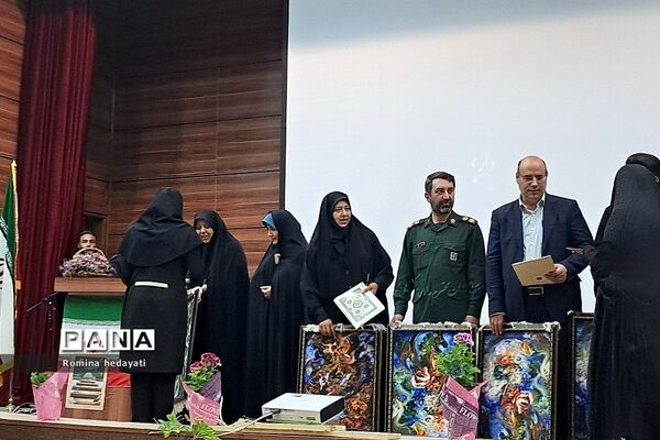 همایش تجلیل از فرهنگیان منتخب در آموزش و پرورش رودهن