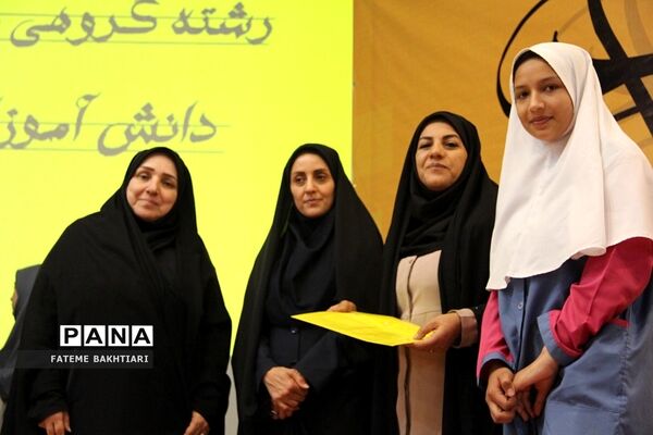 تقدیر از رتبه‌های برتر مسابقات فرهنگی هنری فردا در ناحیه یک شهرری