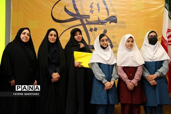 تقدیر از رتبه‌های برتر مسابقات فرهنگی هنری فردا در ناحیه یک شهرری