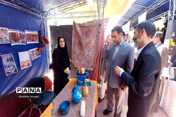 بازدید علیرضا کریمیان از نمایشگاه گردشگری و اقوام  منطقه ۵