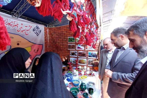 بازدید علیرضا کریمیان از نمایشگاه گردشگری و اقوام  منطقه ۵