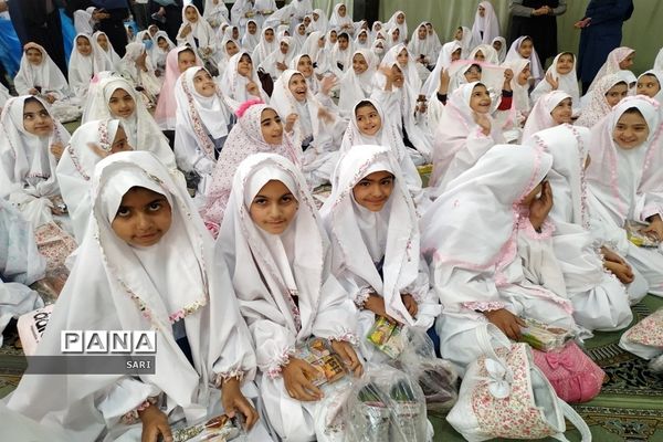 جشن تکلیف ۱۷۰۰ نفری دانش‌آموزان دختر شاهین شهر با حضور ابوذر روحی و اجرای سرود سلام فرمانده ۱ و ۲