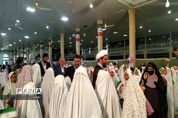جشن تکلیف ۱۷۰۰ نفری دانش‌آموزان دختر شاهین شهر با حضور ابوذر روحی و اجرای سرود سلام فرمانده ۱ و ۲