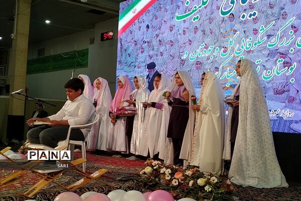 جشن تکلیف ۱۷۰۰ نفری دانش‌آموزان دختر شاهین شهر با حضور ابوذر روحی و اجرای سرود سلام فرمانده ۱ و ۲