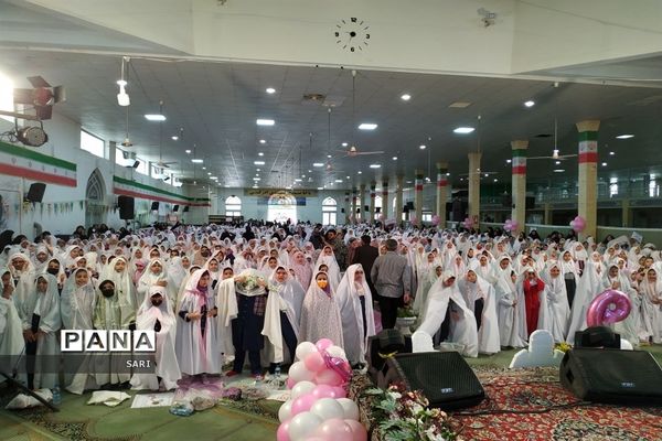 جشن تکلیف ۱۷۰۰ نفری دانش‌آموزان دختر شاهین شهر با حضور ابوذر روحی و اجرای سرود سلام فرمانده ۱ و ۲