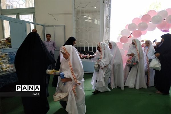 جشن تکلیف ۱۷۰۰ نفری دانش‌آموزان دختر شاهین شهر با حضور ابوذر روحی و اجرای سرود سلام فرمانده ۱ و ۲