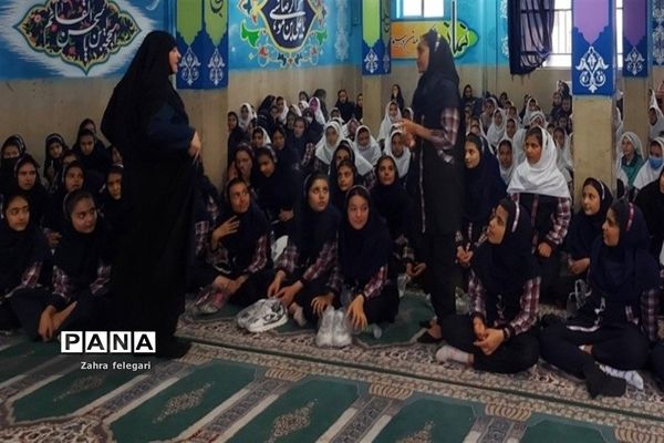 جلسه پرسش و پاسخ عفاف و حجاب در دبستان مطهره قرچک