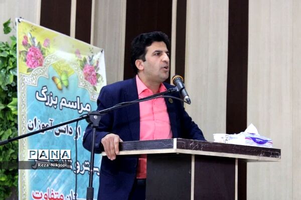 همایش تجلیل از دانش‌آموزان نمونه دبیرستان قریب ناحیه یک بهارستان