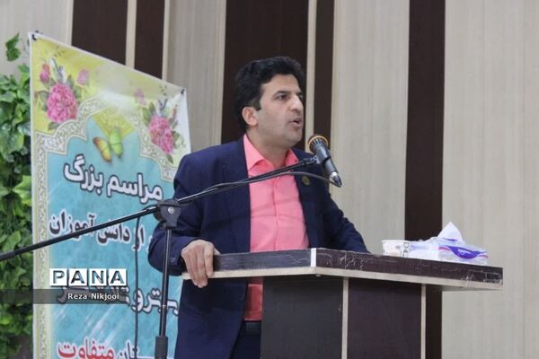 همایش تجلیل از دانش‌آموزان نمونه دبیرستان قریب ناحیه یک بهارستان