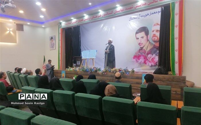 شهیدان الگوی زنده هستند