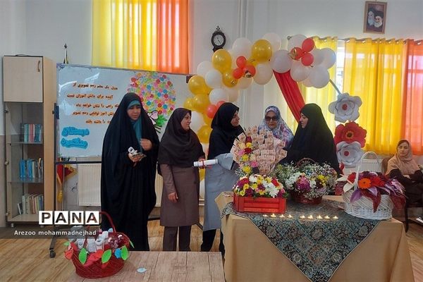 مراسم گرامیداشت معلم در دبستان مطهره قرچک