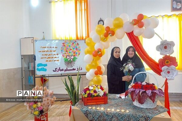 مراسم گرامیداشت معلم در دبستان مطهره قرچک