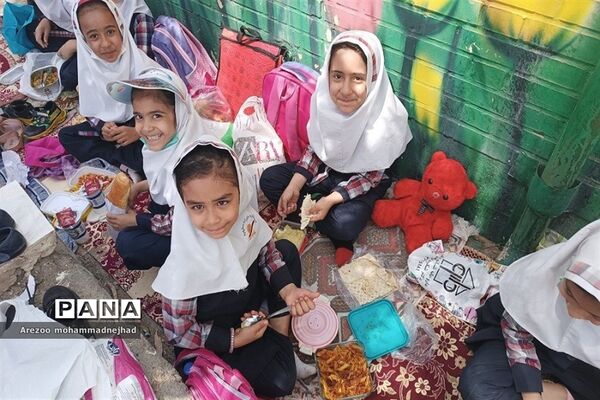 اردوی درون مدرسه‌ای بدون کیف در دبستان مطهره شهرستان قرچک