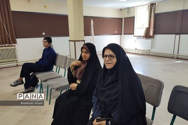 داوری جشنواره نوجوان خوارزمی محور برنامه‌نویسی در مدرسه شهید بهشتی رودهن
