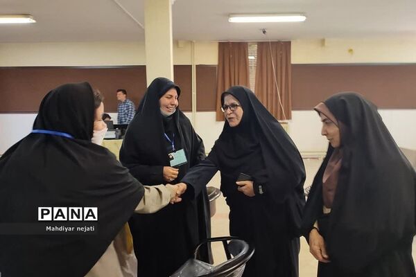 داوری جشنواره نوجوان خوارزمی محور برنامه‌نویسی در مدرسه شهید بهشتی رودهن