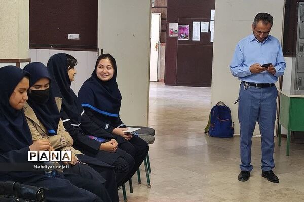 داوری جشنواره نوجوان خوارزمی محور برنامه‌نویسی در مدرسه شهید بهشتی رودهن