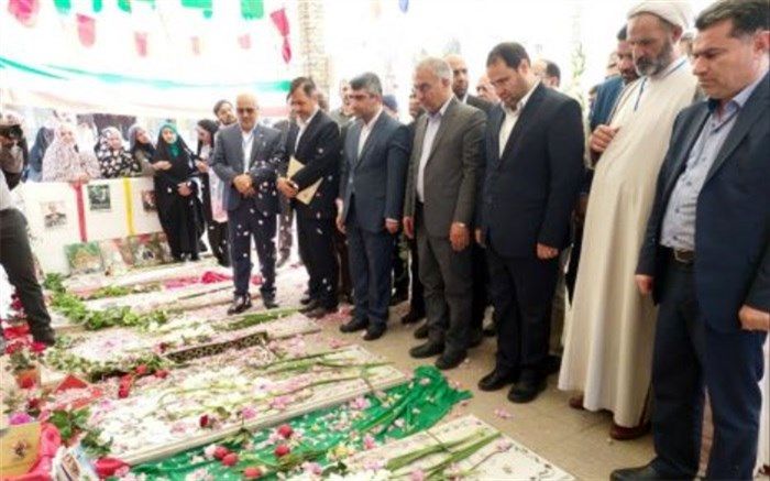 حضور سرپرست وزارت آموزش و پرورش بر مزار شهدای دانش‌آموز حادثه تروریستی حمله به حرم شاهچراغ(ع)