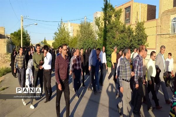 برگزاری همایش پیاده‌روی خانوادگی فرهنگیان درابرکوه