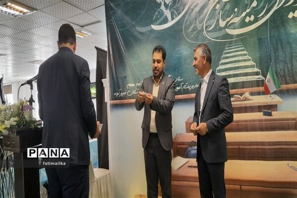برگزاری همایش تقدیر از معلمان نمونه و پیشکسوتان فرهنگی شهرستان فیروزکوه