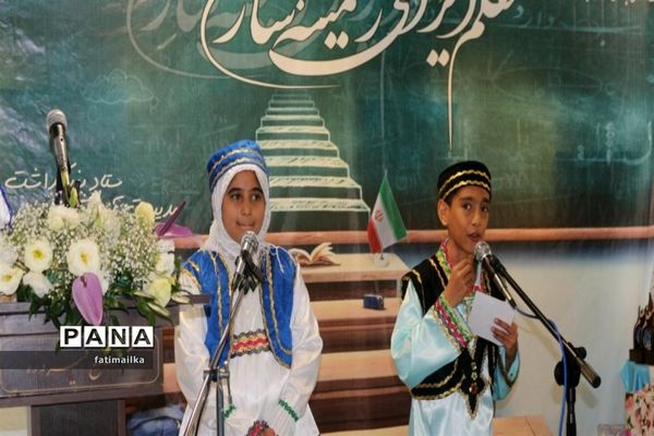 برگزاری همایش تقدیر از معلمان نمونه و پیشکسوتان فرهنگی شهرستان فیروزکوه