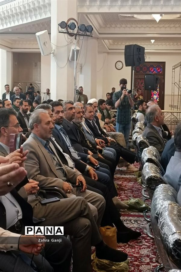 برگزاری اجلاسیه سراسری نماز دانش‌آموزی در شیراز