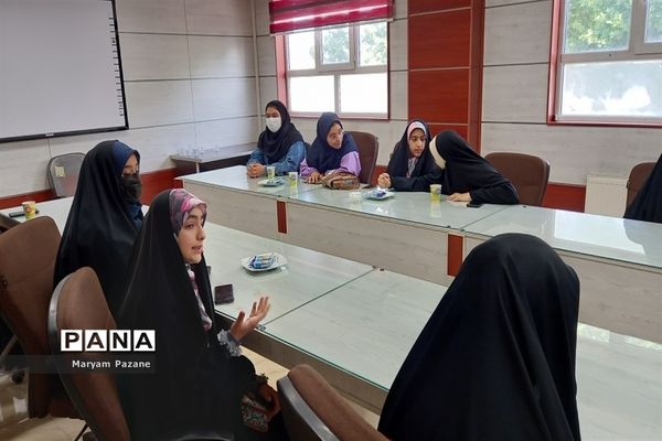 برگزاری نشست شورای دانش‌آموزی منطقه ملارد و تقدیر از دانش‌آموزان فعال