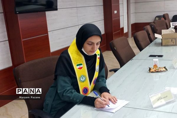 برگزاری نشست شورای دانش‌آموزی منطقه ملارد و تقدیر از دانش‌آموزان فعال