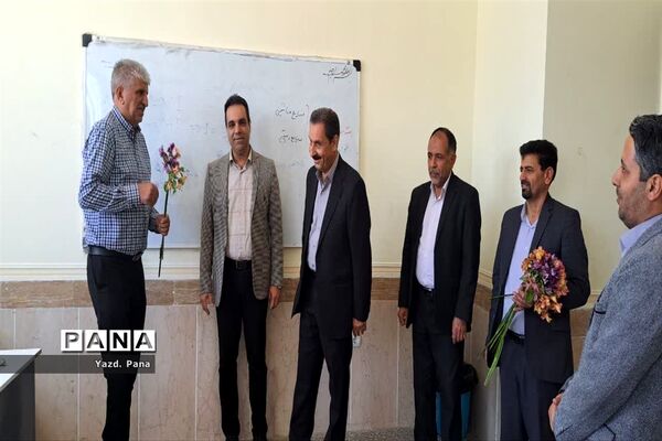 گرامیداشت مقام معلم در دبیرستان طرازی ناحیه یک یزد