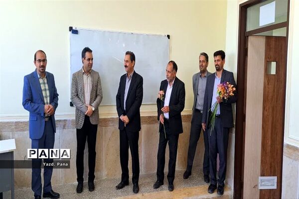 گرامیداشت مقام معلم در دبیرستان طرازی ناحیه یک یزد
