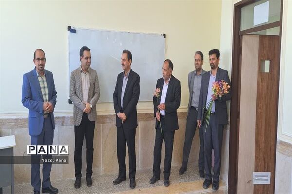 گرامیداشت مقام معلم در دبیرستان طرازی ناحیه یک یزد