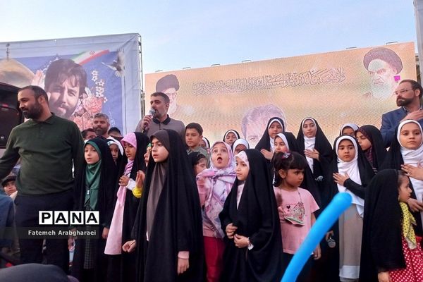 همخوانی سرود «عزیزم حسین» در بهشت زهرای تهران