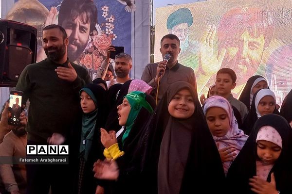 همخوانی سرود «عزیزم حسین» در بهشت زهرای تهران