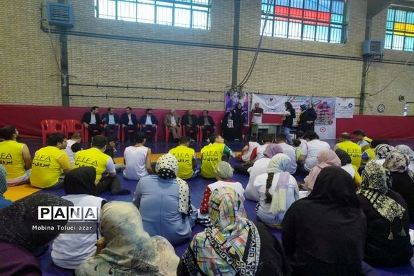 تقدیر از ورزشکاران معلول در شهرستان بهارستان