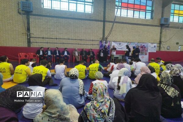 تقدیر از ورزشکاران معلول در شهرستان بهارستان