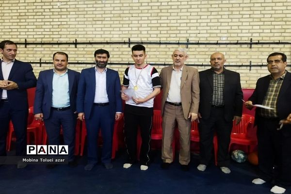 تقدیر از ورزشکاران معلول در شهرستان بهارستان