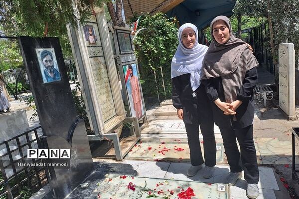 زیارت مزار شهدا توسط خبرنگار پانای رودهن
