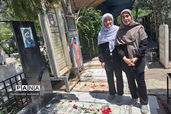 زیارت مزار شهدا توسط خبرنگار پانای رودهن