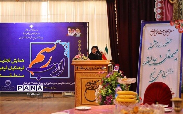 معلمان، چراغ راه آینده‌‌سازان کشور هستند