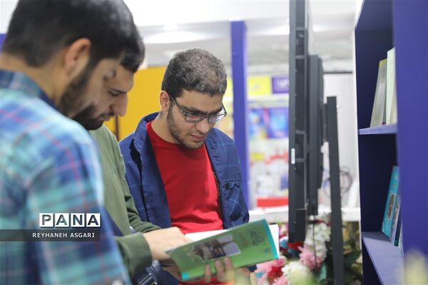 غرفه دانشگاه فرهنگیان در سی و چهارمین دوره نمایشگاه بین‌المللی کتاب تهران