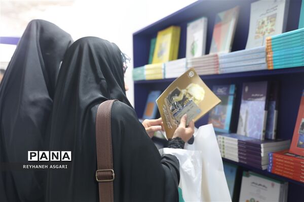 غرفه دانشگاه فرهنگیان در سی و چهارمین دوره نمایشگاه بین‌المللی کتاب تهران