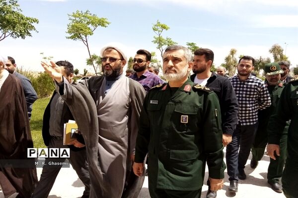 بازدید فرمانده هوافضای سپاه از موزه دفاع مقدس قم