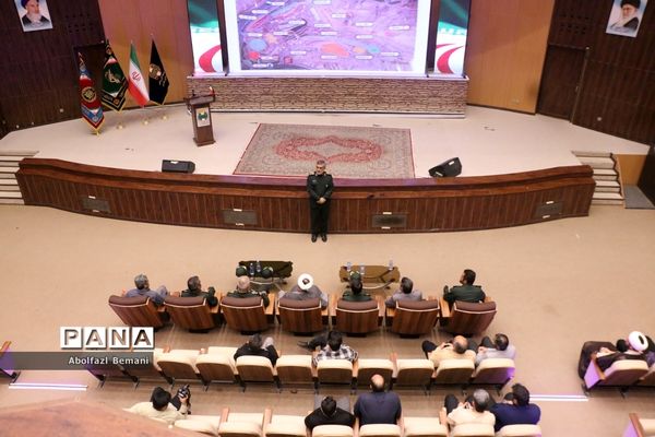 بازدید فرمانده هوافضای سپاه از موزه دفاع مقدس قم