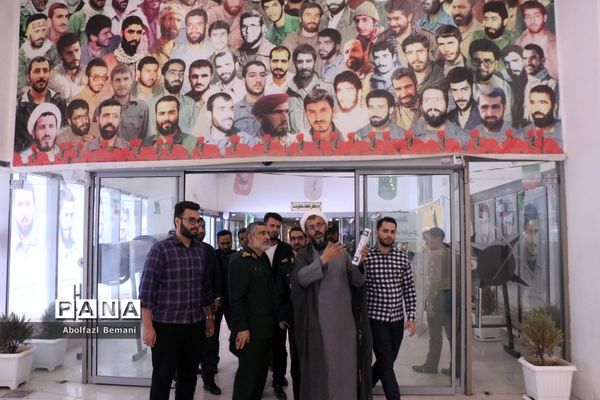 بازدید فرمانده هوافضای سپاه از موزه دفاع مقدس قم