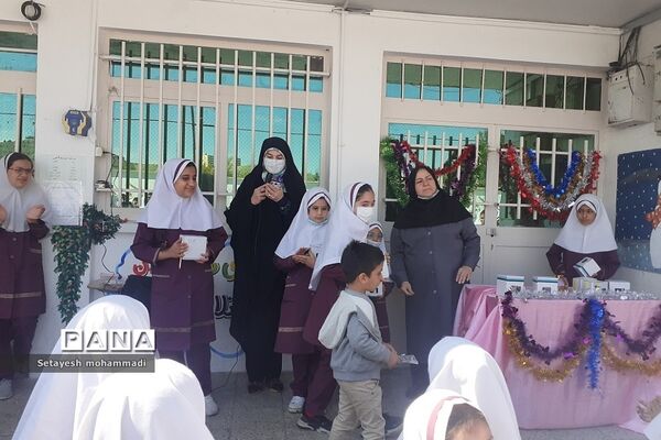 تقدیر از دانش‌آموزان فعال فرهنگی، هنری و قرآنی در دبستان حضرت زهرا(س)۲ رودهن