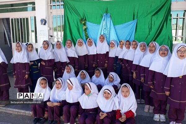 تقدیر از دانش‌آموزان فعال فرهنگی، هنری و قرآنی در دبستان حضرت زهرا(س)۲ رودهن
