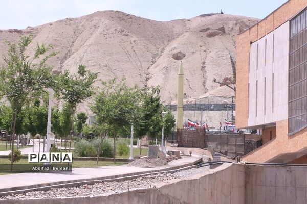 آماده‌سازی نمایشگاه دستاوردهای هوافضا برای بازدید گروه‌های دانش‌آموزی استان قم